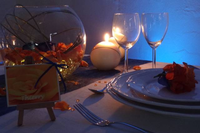 Mariage orange et bleu