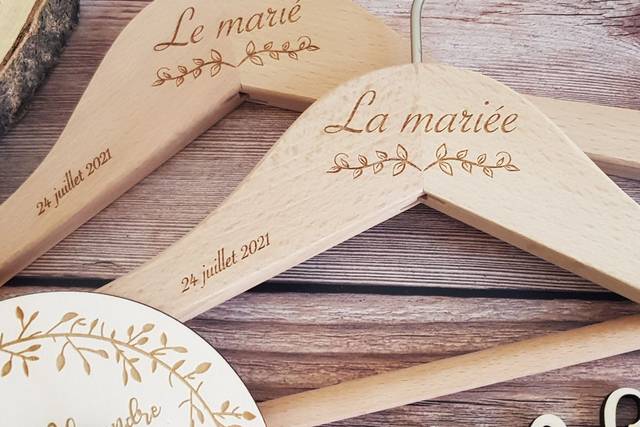 Cintres personnalisés à offrir