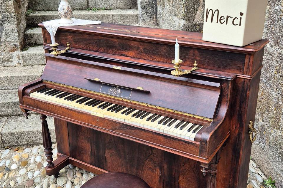 Piano décoratif ERARD