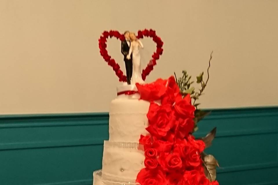 Wedding Cake Roses rouges
