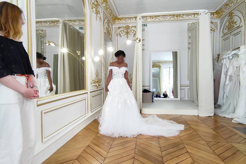 Essayage de robe de mariée