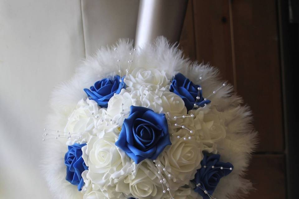 Bouquet de mariée bleu roi