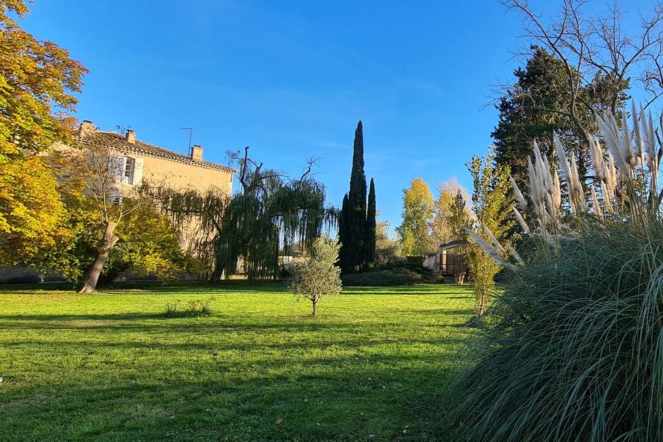 Parc au décor des Alpilles