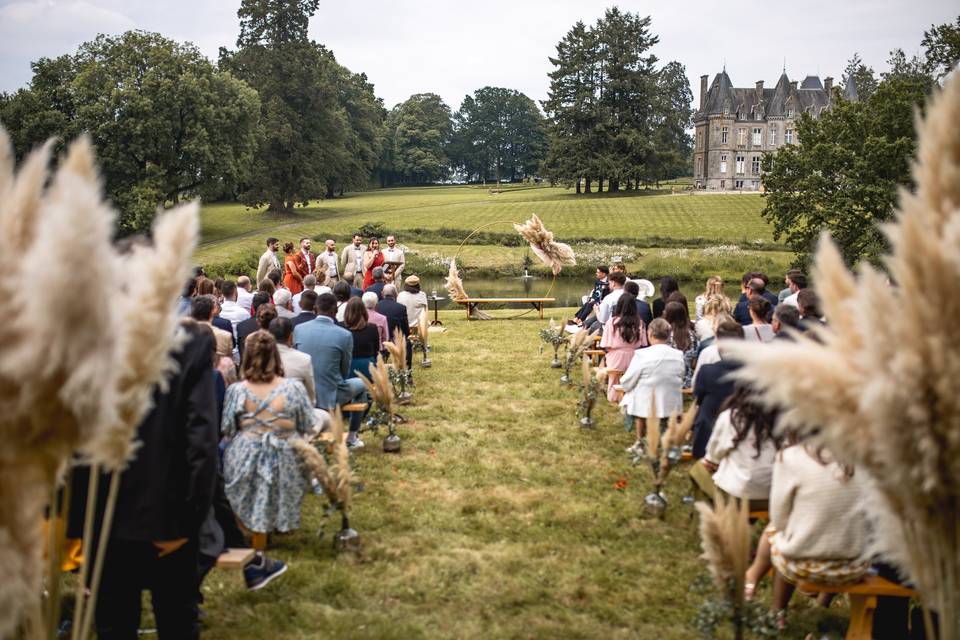 Cérémonie face au château