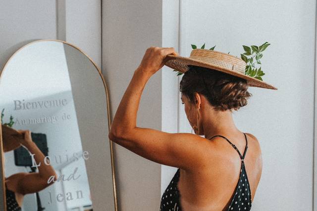 Chignon romantique avec chapea