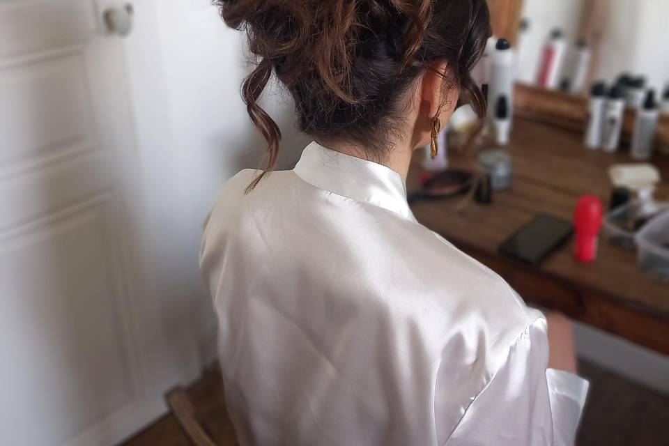 Chignon haut bouclé