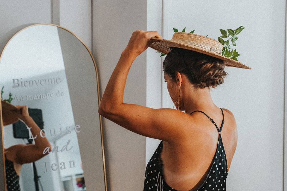 Chignon romantique avec chapea