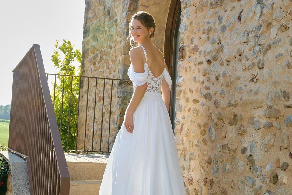 Robe de mariée fluide fendue