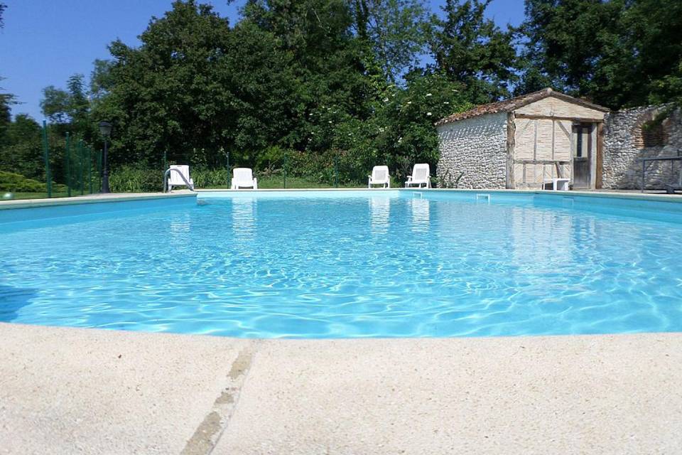 Piscine gîte le four