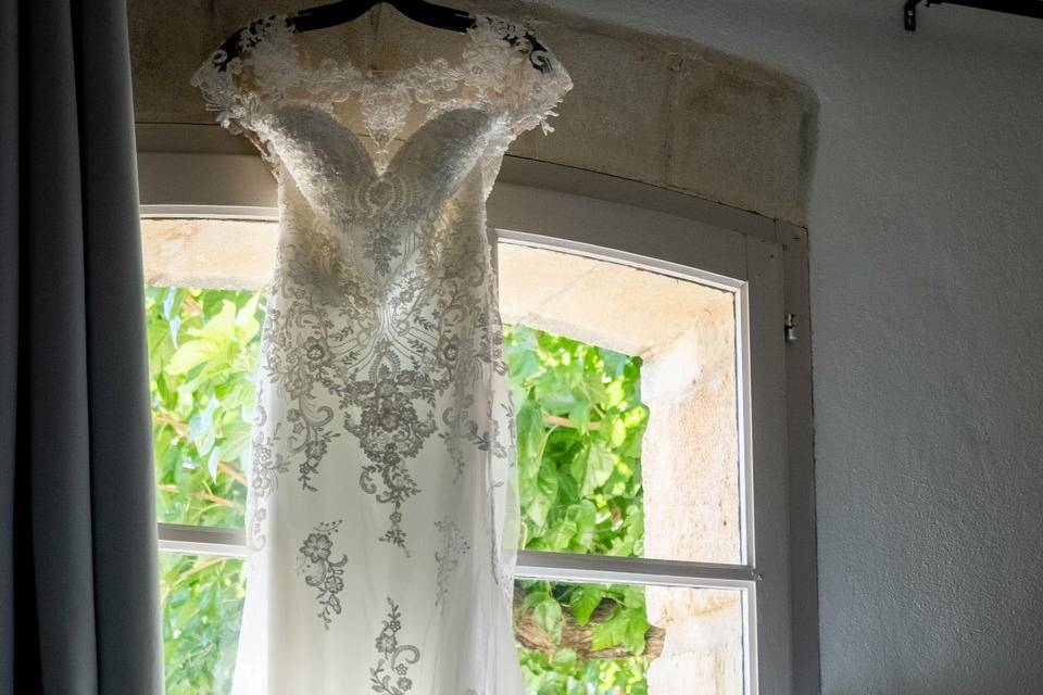 Robe à la fenêtre