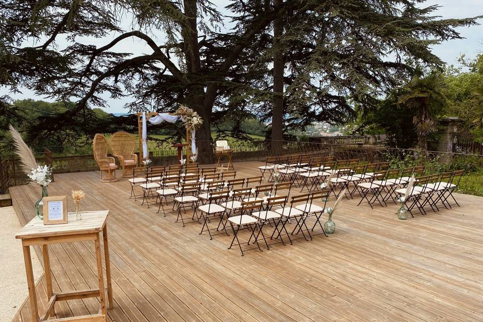 Cérémonie sur la terrasse