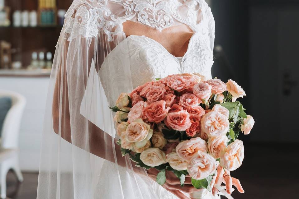 La mariée et son bouquet