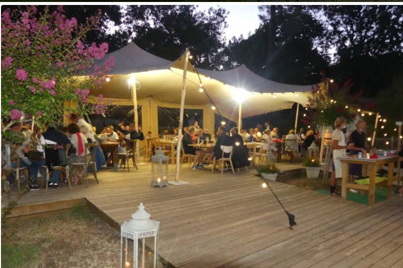Terrasse avec tente pagode