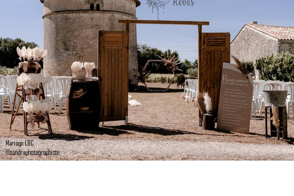 Au pied du pigeonnier
