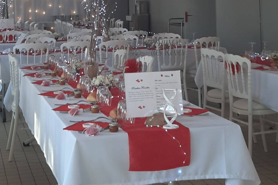 Réception en rouge et blanc
