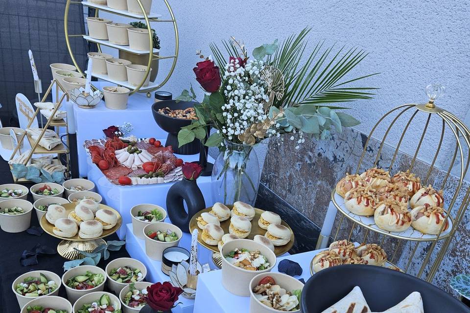 Buffet noir / rouge / gold