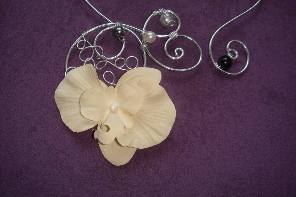 Collier Orchidée (beige)
