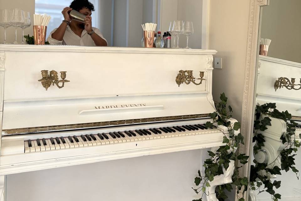 Bar Piano