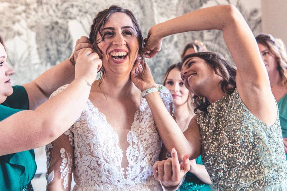 Préparatif de la mariée fille