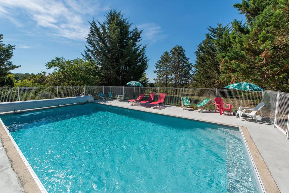 Piscine au milieu de la nature