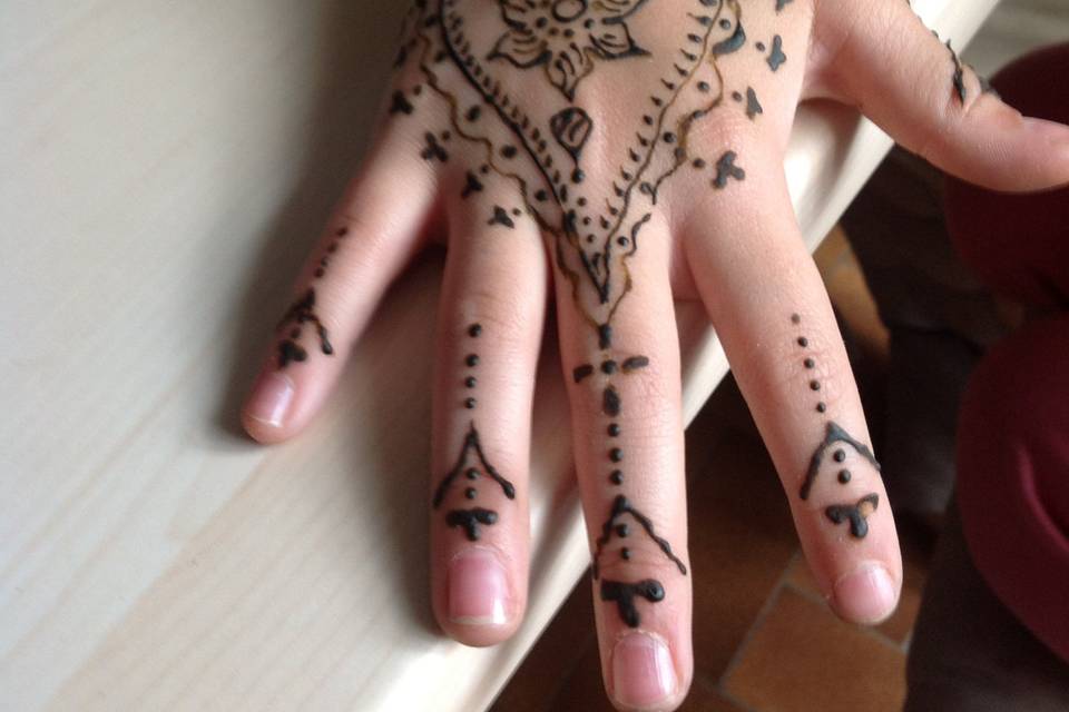 Henna Lahnina - Tatouages au henné