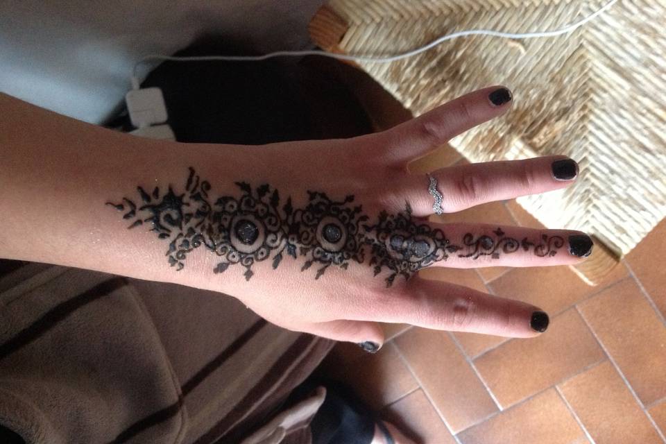 Henna Lahnina - Tatouages au henné