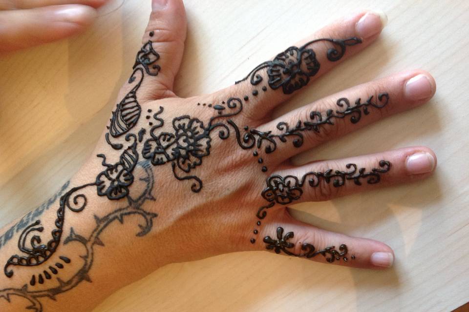 Henna Lahnina - Tatouages au henné