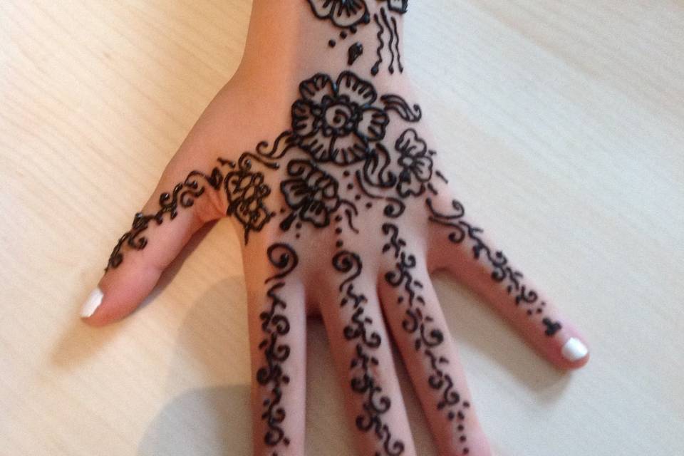 Henna Lahnina - Tatouages au henné