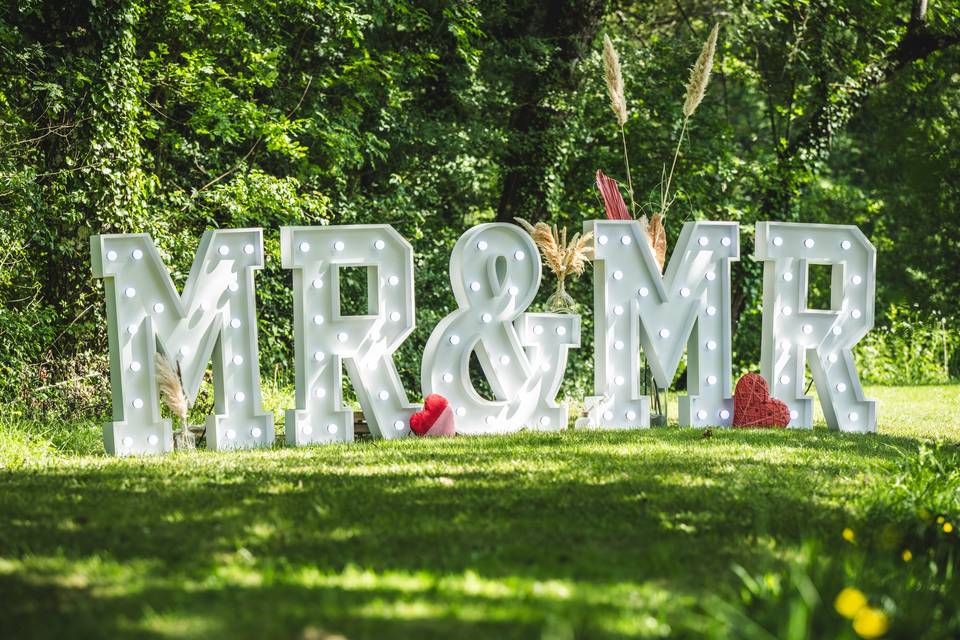 Monsieur and monsieur.