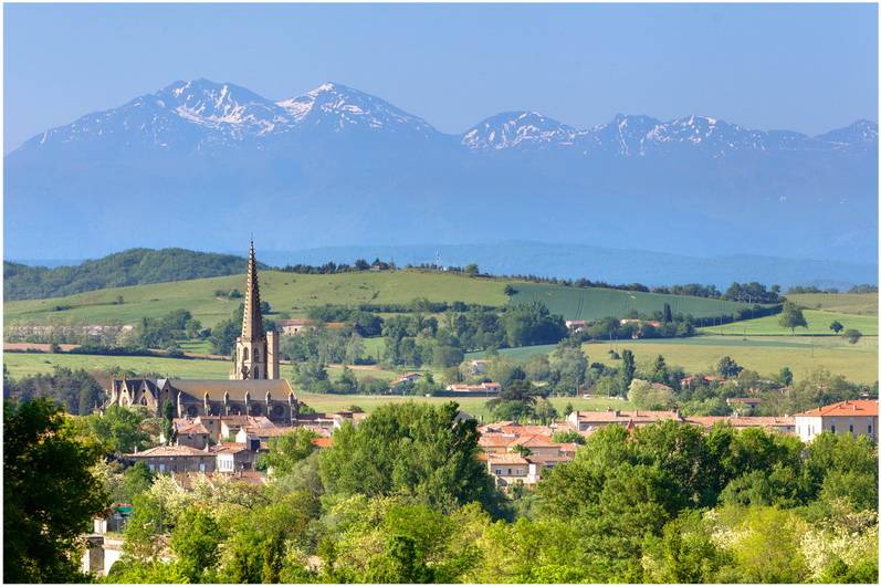 Mirepoix est 1,5 km du Domaine