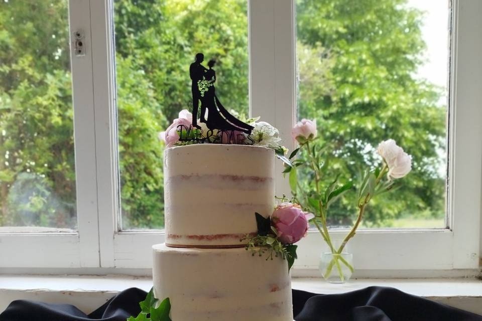 Nude cake