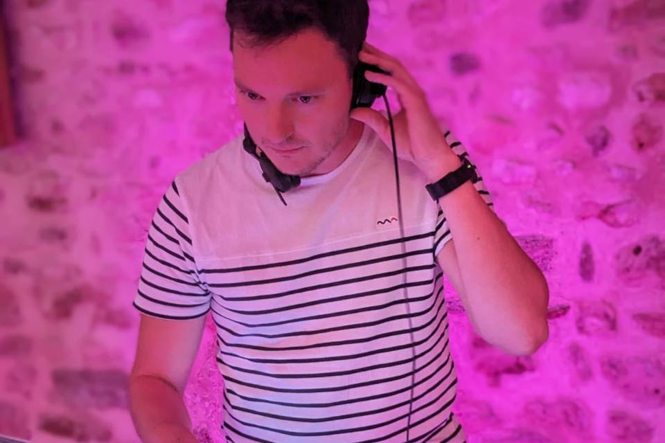 DJ aux platines