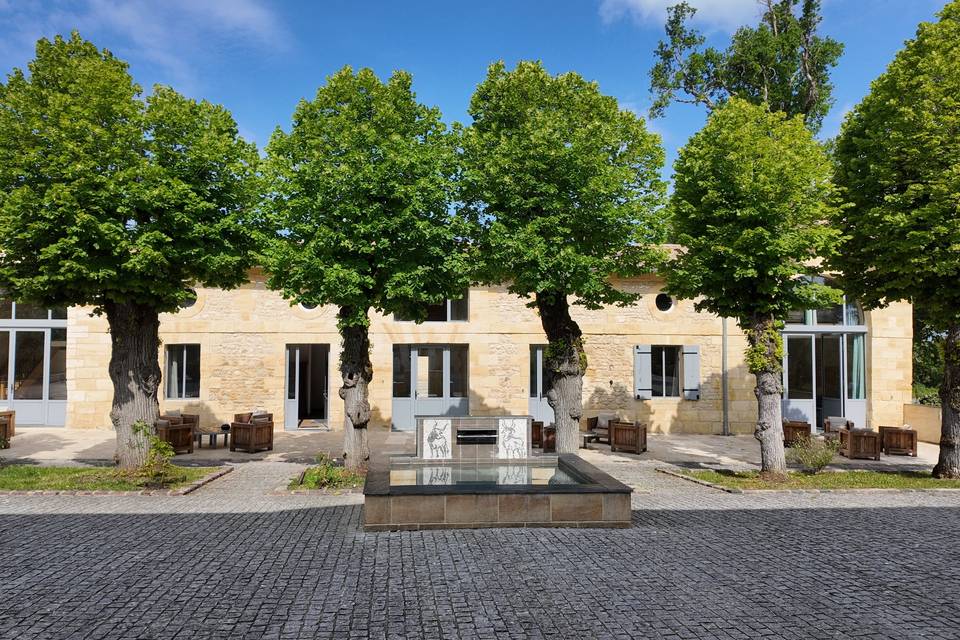 Cour du Château ERIGOYE