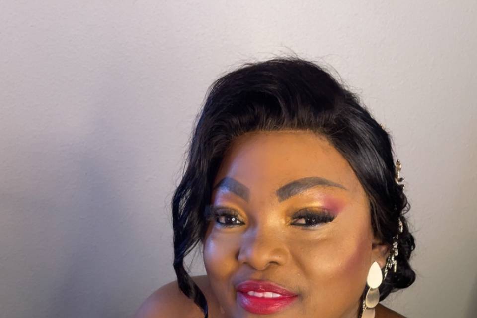 Maquillage et chignon mariée