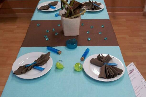 Exposition turquoise, chocolat & vert anis