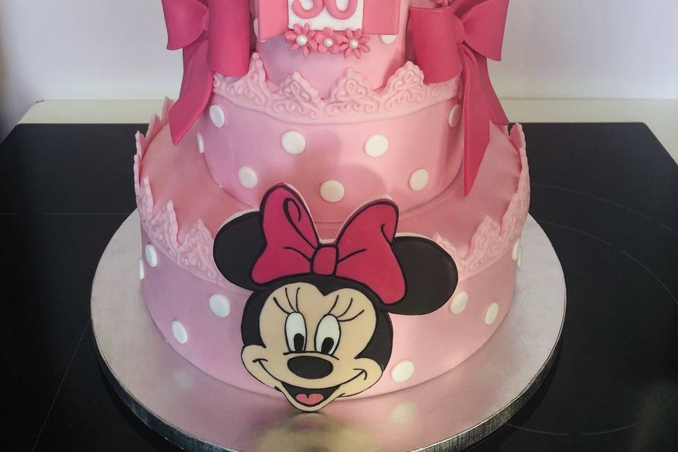 Dripping cake Alice Wonderland
