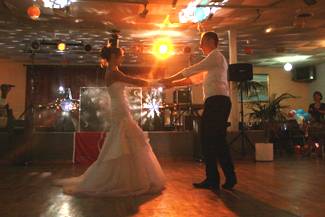 La danse de la mariée et le marié