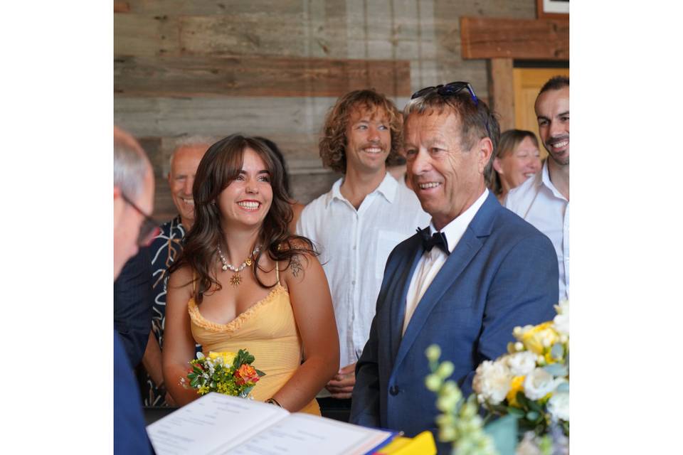Le regard fier de sa fille
