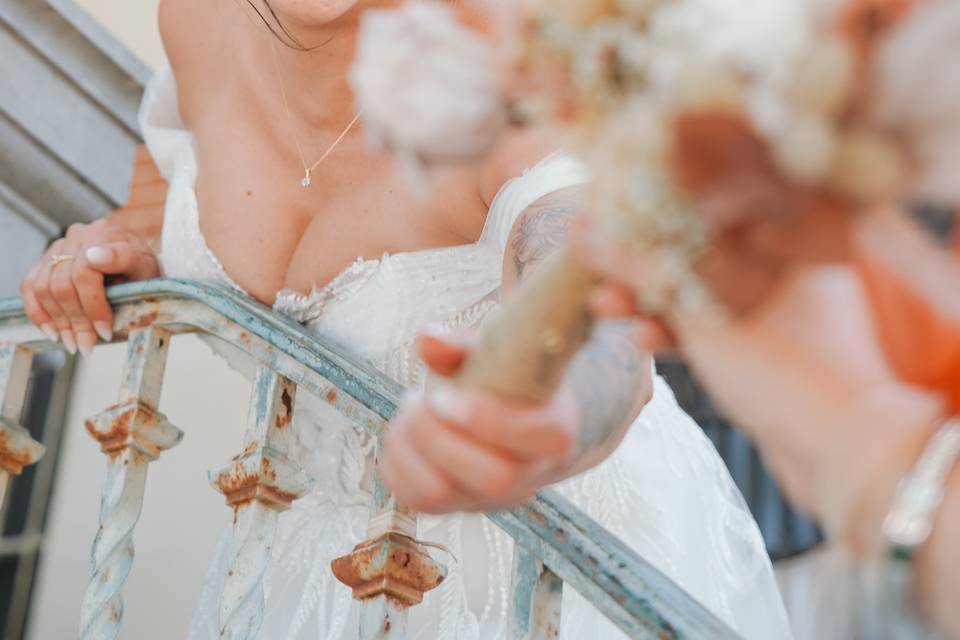 Mariée avec son bouquet