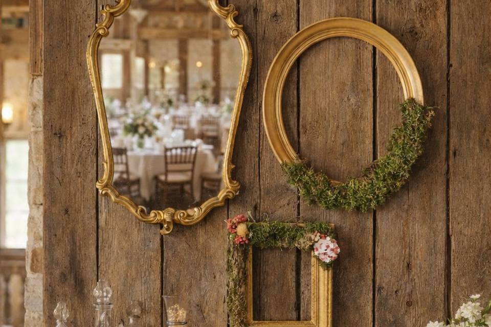 Miroir et cadres avec mousse