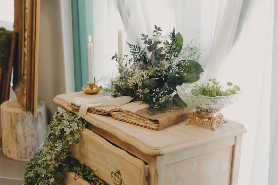 Commode fleurie