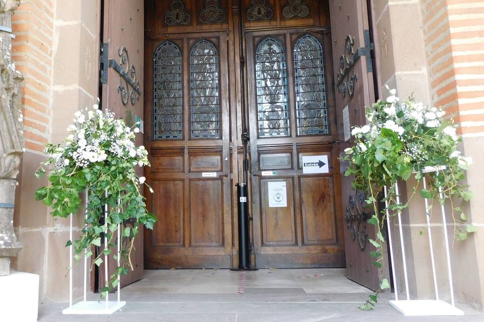 Décoration entrée d'église