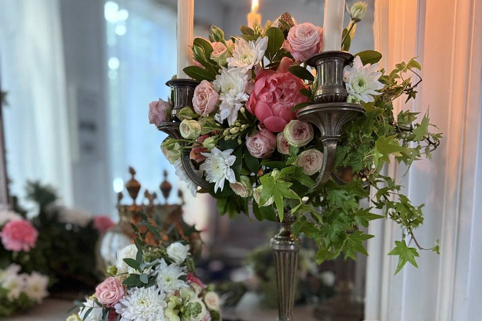Chandelier et bouquet