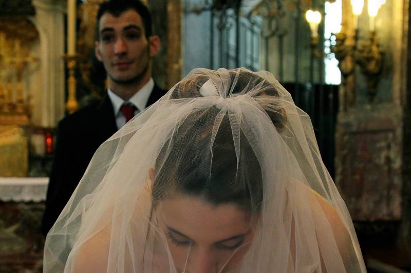 La mariée signe le registre