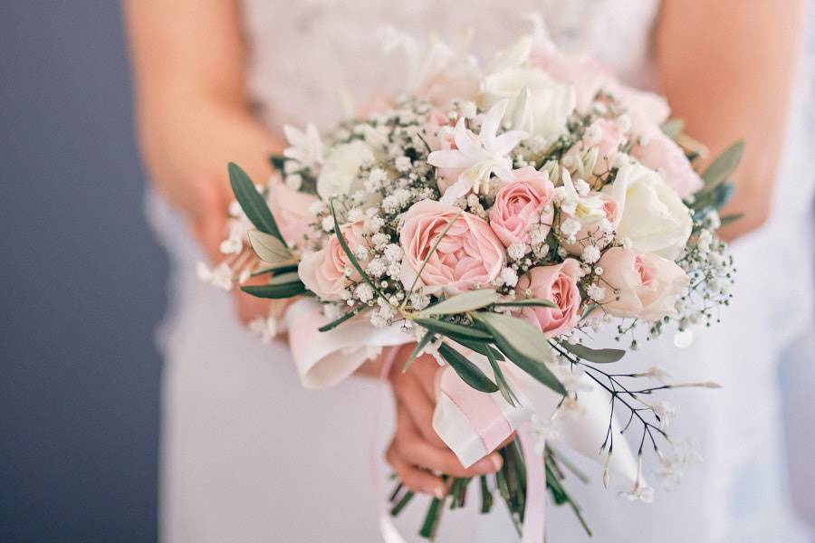 La mariée et son bouquet