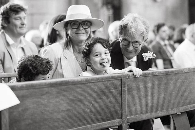 Famille à la messe
