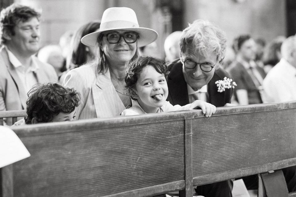 Famille à la messe