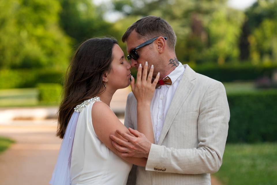 Baiser dans le jardin