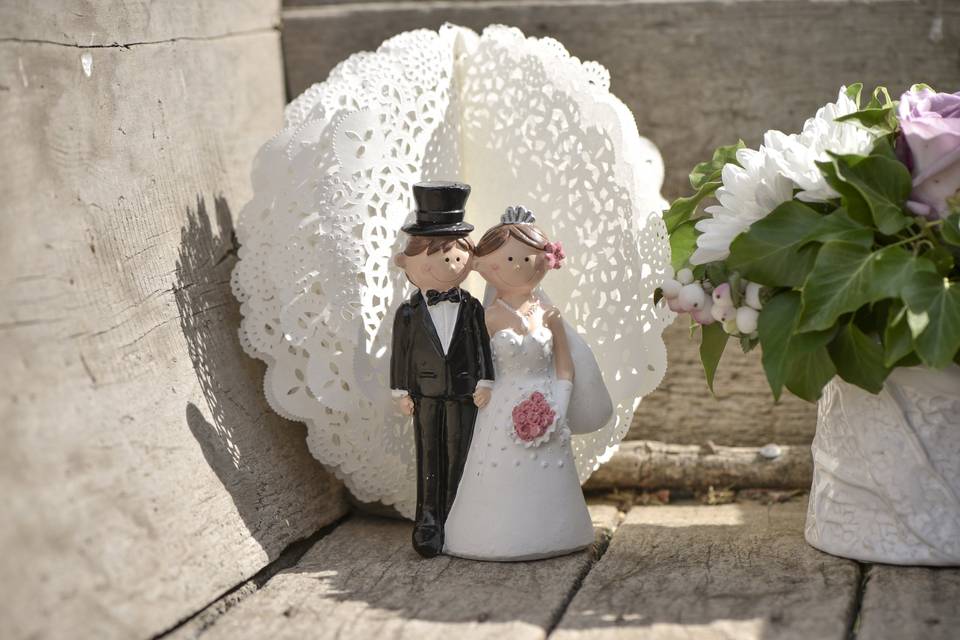 Couple amoureux dragées pour mariage