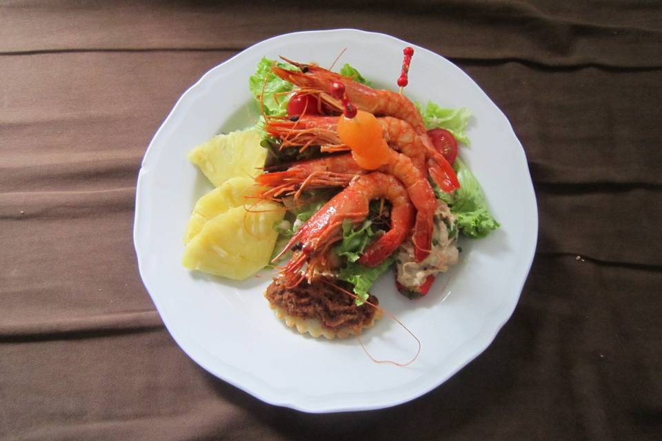 Salade exotique et gambas